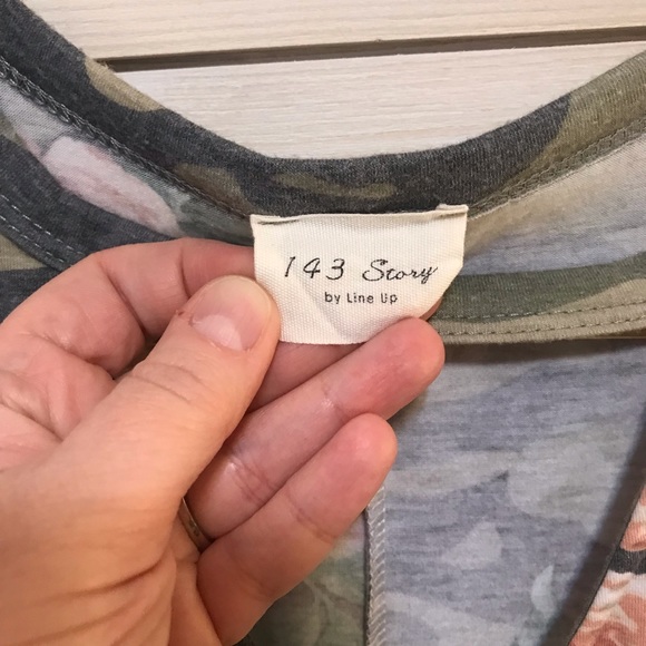 143 Story by Line Up ⚜️ Camo & Floral Print Jersey Twist Knot Gathered Hem Tank - Picture 12 of 12